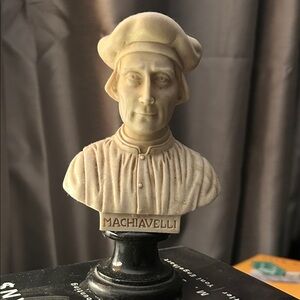 Machiavelli Sculpture Decor